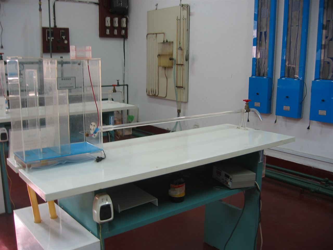 雷诺实验的原理与教学应用 上海同育教学仪器设备的专业解析